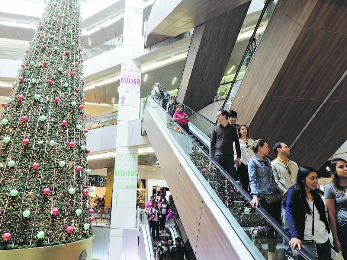 Refuerzan rutas al mall para los pascueros que viajan en micro