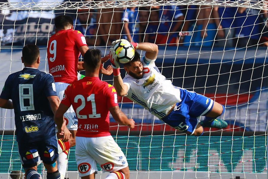 Johnny Herrera volverá a volar como titular en el Bulla