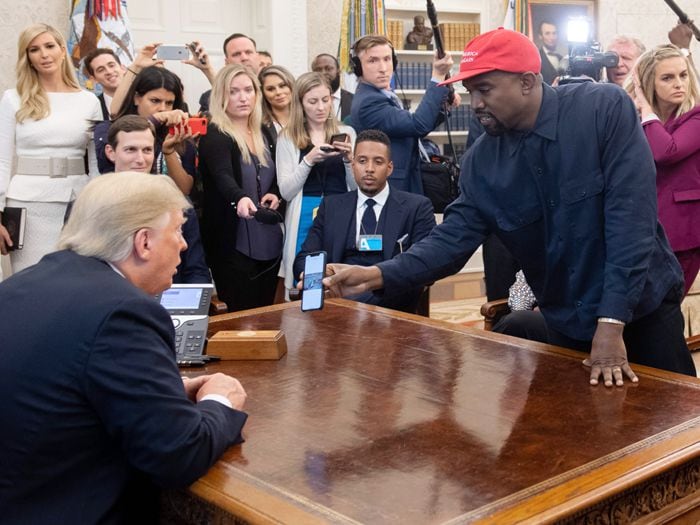 Super agente Kanye West revela clave de iPhone en reunión con Trump