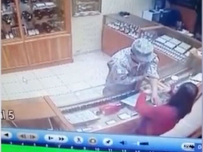 Conscripto que robó una pulsera de oro en joyería fue dado de baja