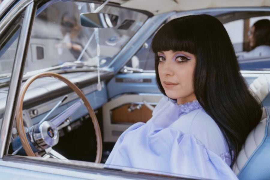 Con el sol de California y en inglés: así es el nuevo disco de Mon Laferte