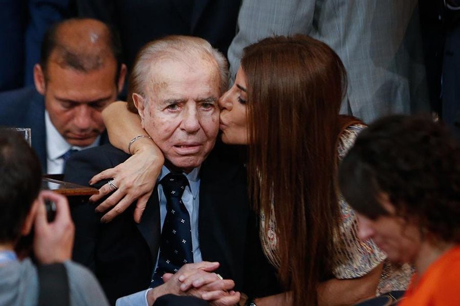 Menem enfrenta horas cruciales por una neumonía severa