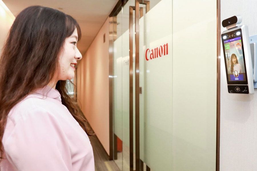 Canon utiliza cámaras que solo dejan entrar a los trabajadores que sonrían a sus oficinas en China