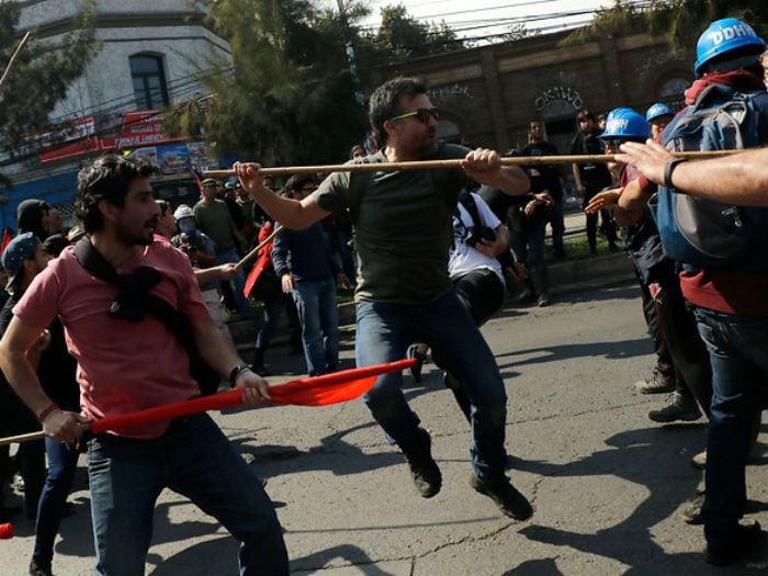 [Fotos] Fuertes disturbios en tradicional romería hacia Cementerio General