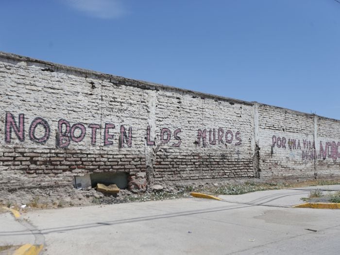 El muro cumple un año sin caer en la población La Legua