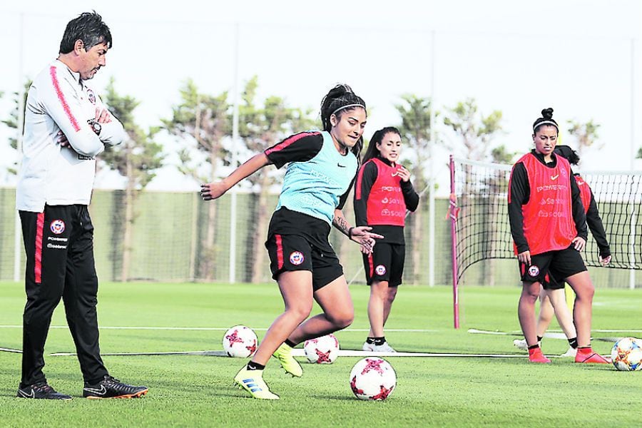 La Roja femenina sale a la cancha frente a Escocia