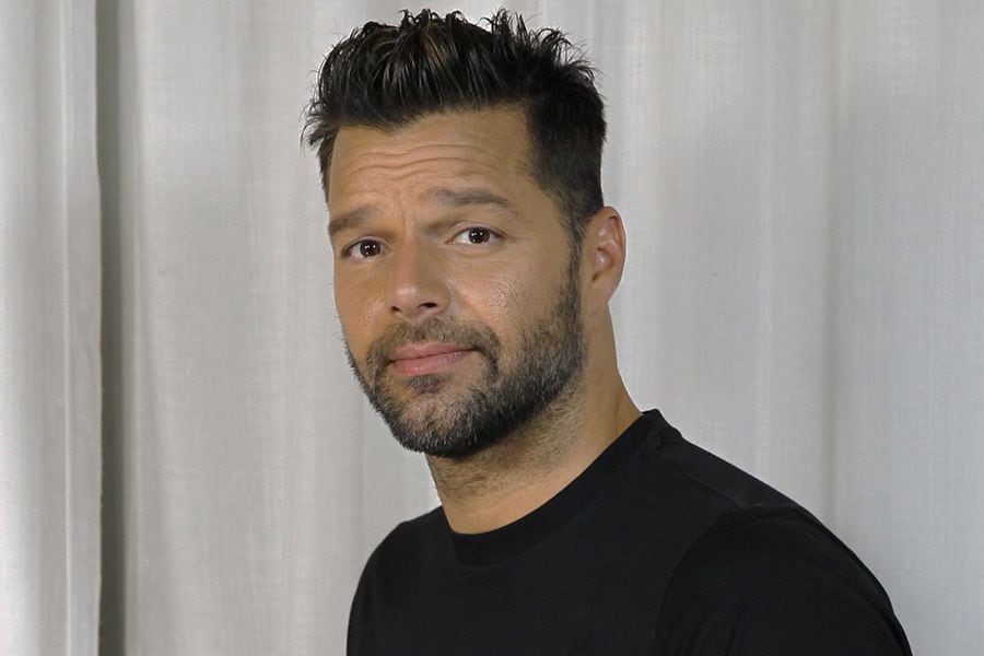 Con corsé metálico y tacones: Ricky Martin encendió las redes con sesión fotográfica