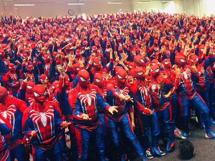 Rompen récord de más fans disfrazados de Spiderman