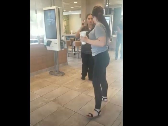 [Video] EE.UU: registran feroz pelea entre clienta y empleada de McDonald