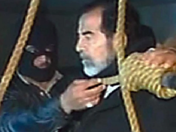 Revelan las últimas palabras que dijo Saddam Hussein antes de ser ahorcado