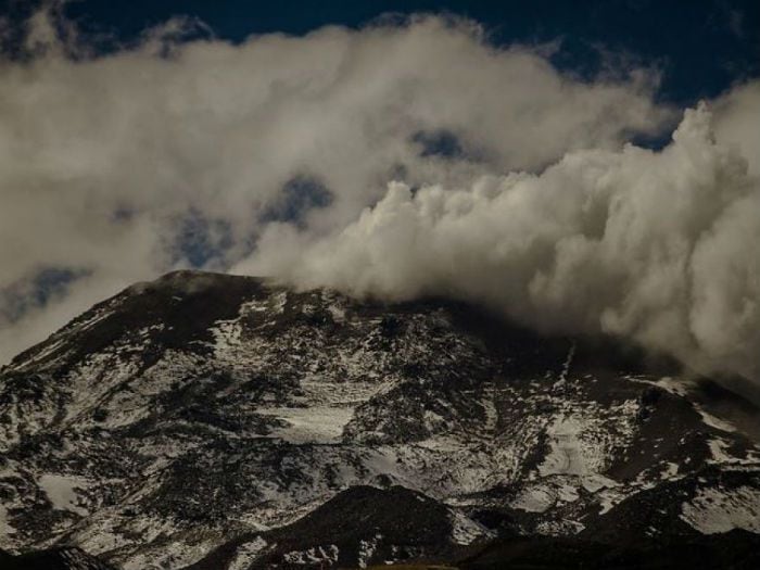 Reportan explosión volcánica en Nevados de Chillán