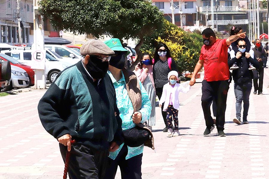 CARTAGENA : Personas disfrutan del Paseo Terraza