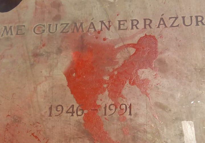 Vandalizan memorial de Jaime Guzmán en Las Condes