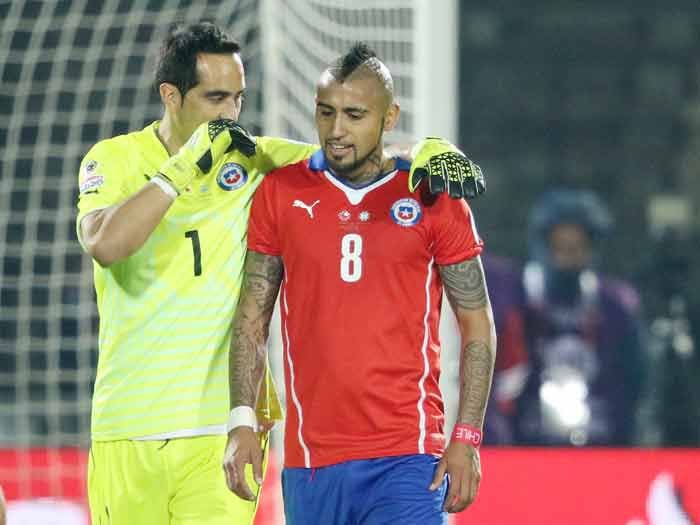 El reencuentro de Arturo Vidal y Claudio Bravo en la selección