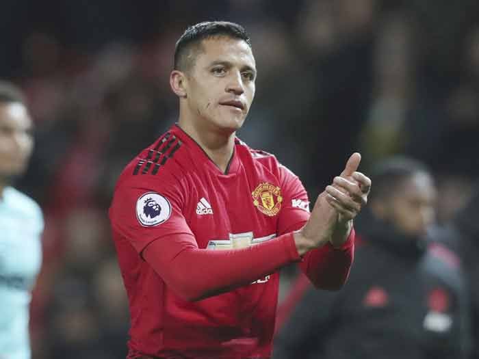 "Hizo jugar con 10": prensa inglesa se ensañó con Sánchez tras derrota del Manchester United