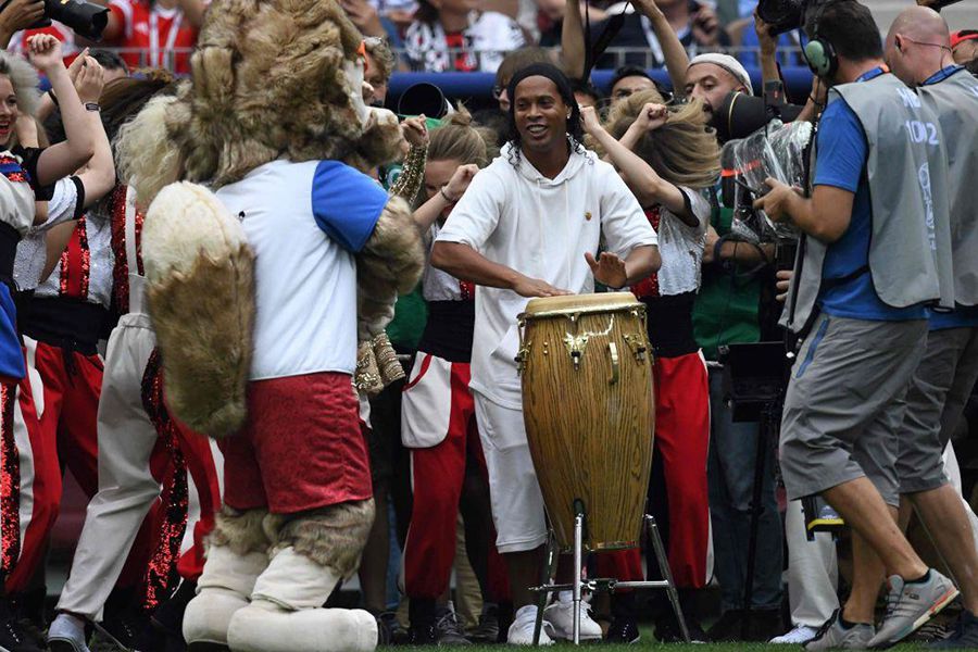 Ronaldinho llega a Chile para irse de carrete con 600 afortunados