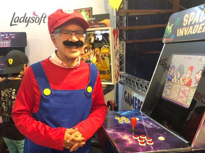 El hilarante cosplay de Joaquín Lavín en la Gamertón