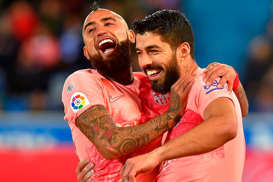 "¿Ahora estás contento?": La broma de Luis Suárez a Vidal tras su gol