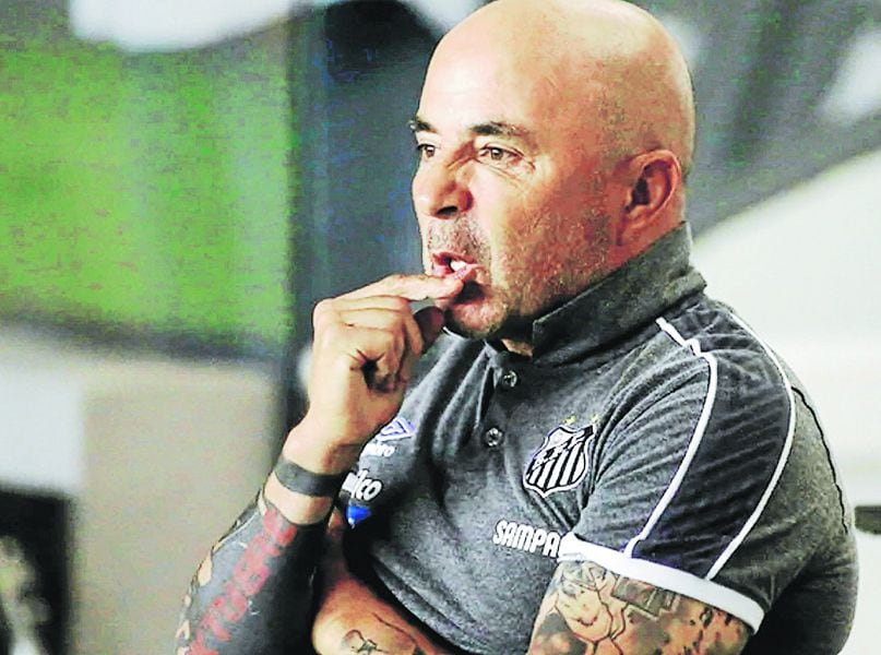 Jorge Sampaoli tiene un pie y medio en el Palmeiras