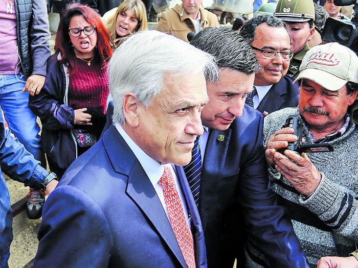 Atacan auto presidencial durante gira de Piñera en Iquique