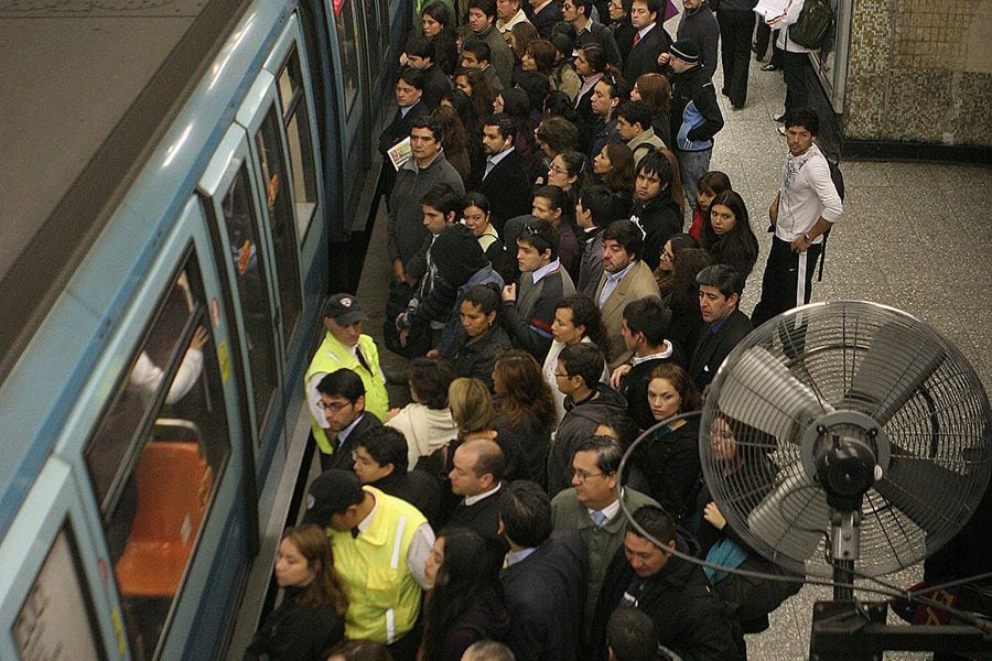 La foto en ascensor del Metro que indignó a pasajeros