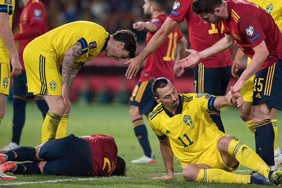 "Lo hice para que entendiera…": Zlatan Ibrahimovic reconoce que golpeó a jugador español "a propósito"