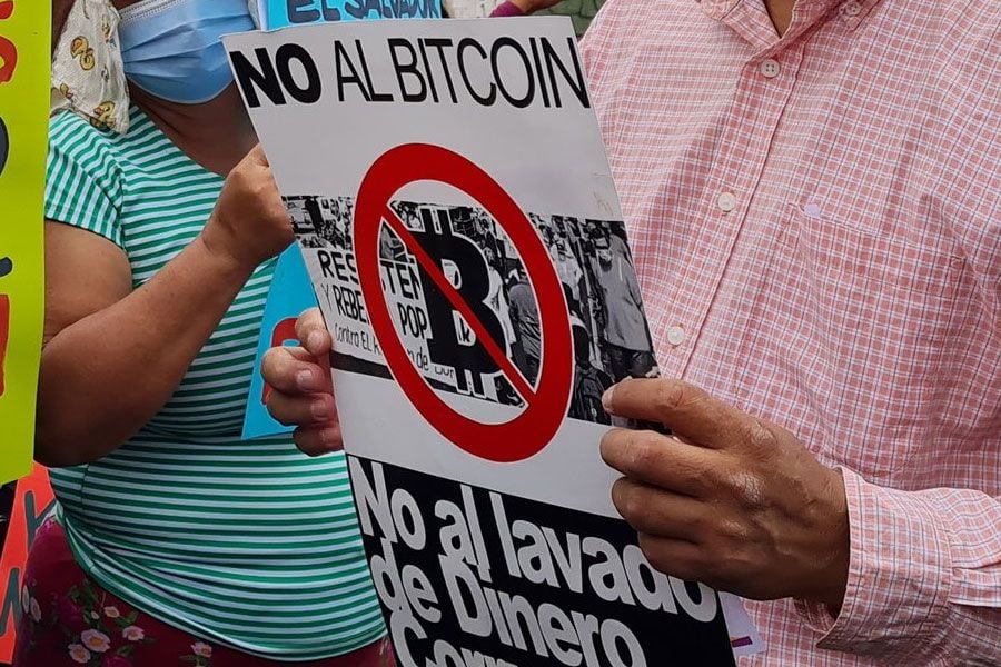 Protestas marcan la antesala de implementación de ley que legaliza al bitcoin como moneda en El Salvador