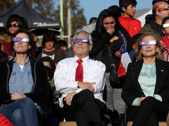 La reflexión del Presidente Piñera por eclipse: "El sol va a volver a brillar"