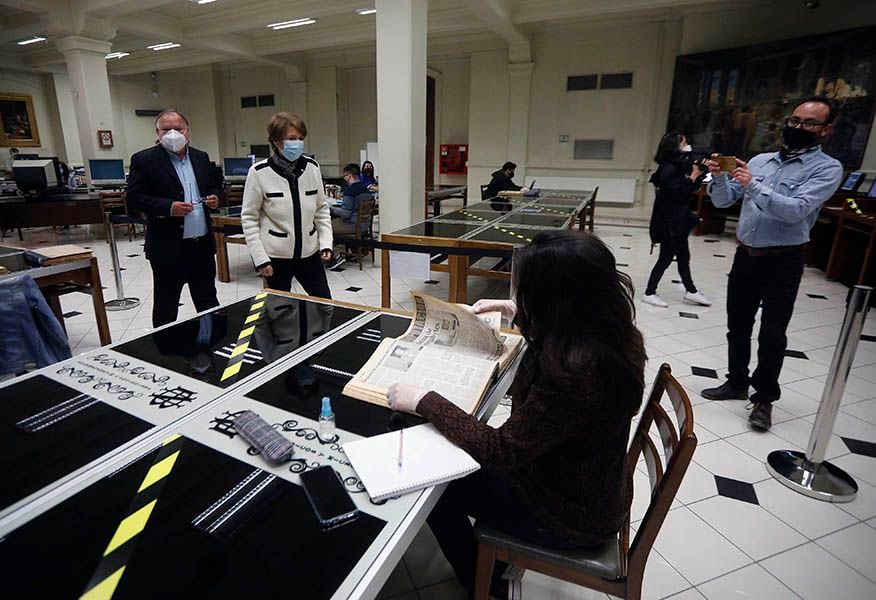 Ministra de las Culturas Consuelo ValdŽs anuncia reapertura parcial de la Biblioteca Nacional 