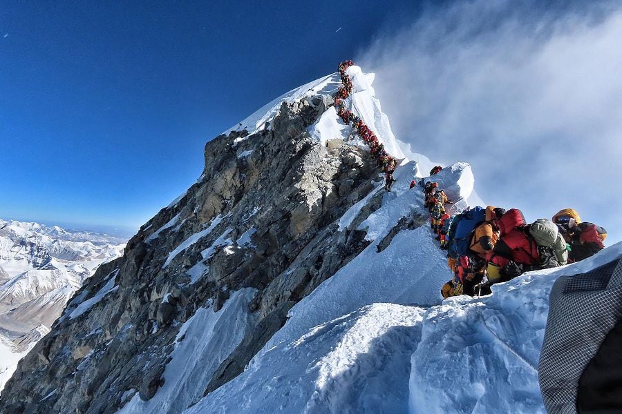 Chileno escaló sin oxígeno el Everest en el día de más "taco"