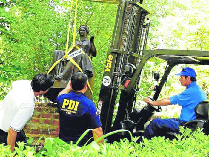 Millonario acaparador  tenía en su fundo varias estatuas robadas