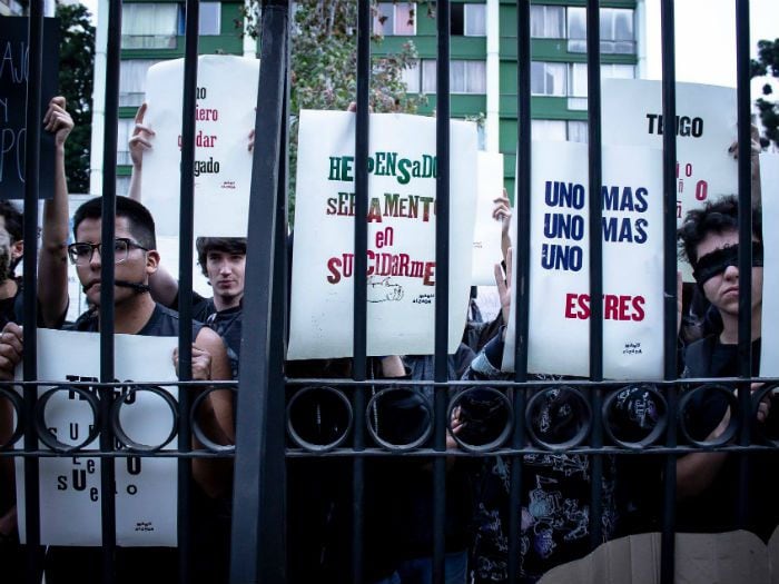 Juan Pablo Urrutia, jefe de Carrera de la FAU apoya las manifestaciones de alumnos que protestaron por salud mental y estrés académico