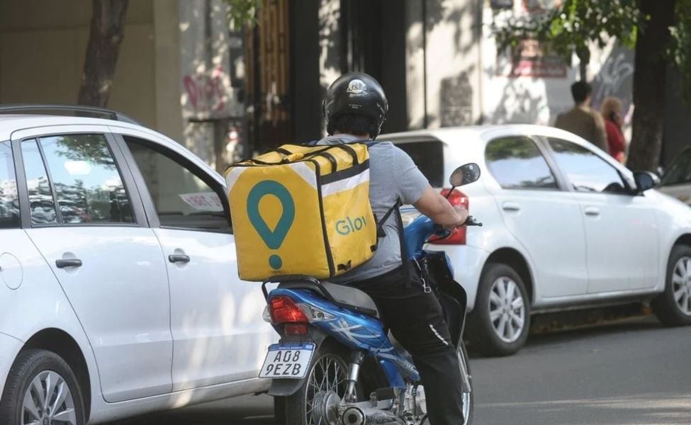 Asalto a repartidor: le dejaron la moto y el celular… pero le robaron las empanadas