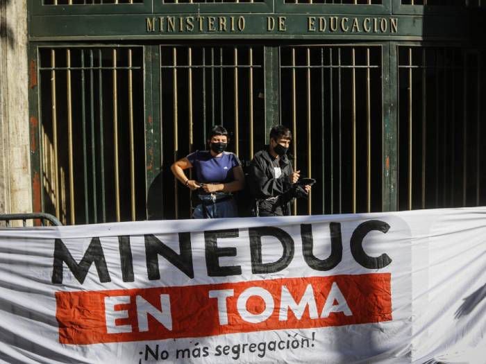 Manifestaciones por PTU: estudiantes intentaron tomarse el Mineduc