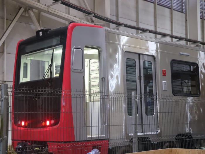 Trenes armados en Chile se integran a línea 5 del Metro