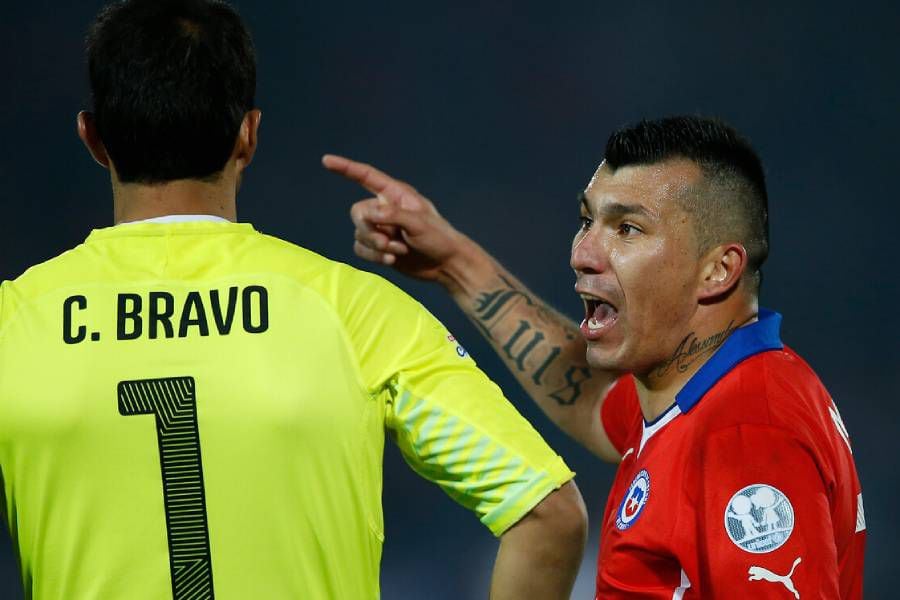 Gary Medel - Claudio Bravo