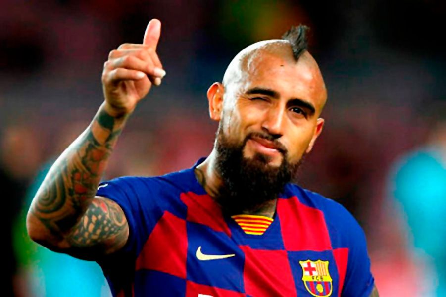 Hinchas del Barcelona piden a Arturo Vidal como titular frente a Bayern Munich