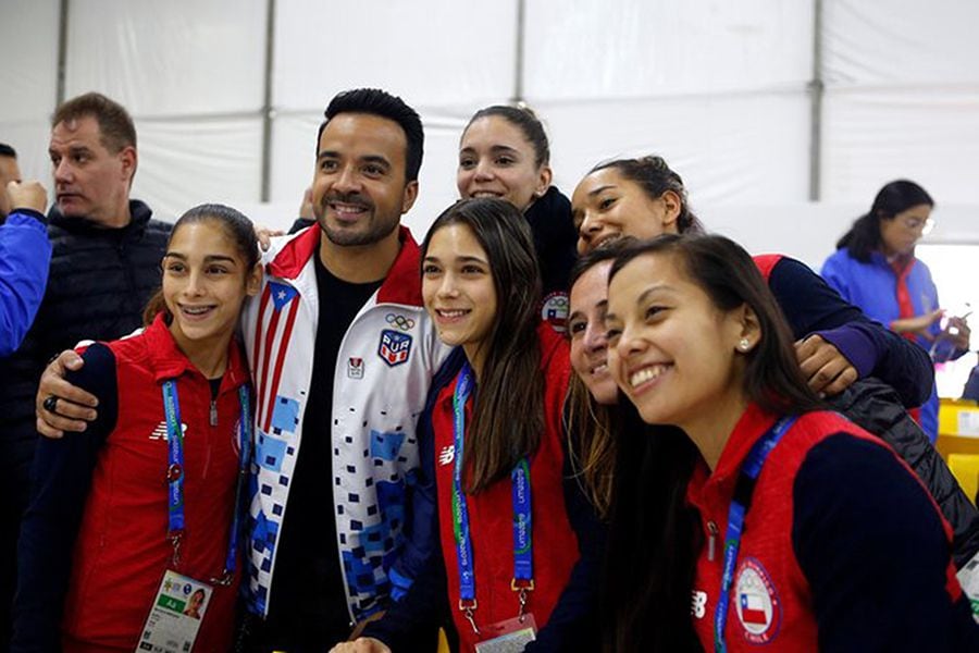 Luis Fonsi afinó su "Des-pa-cito" con las flexibles de rojo