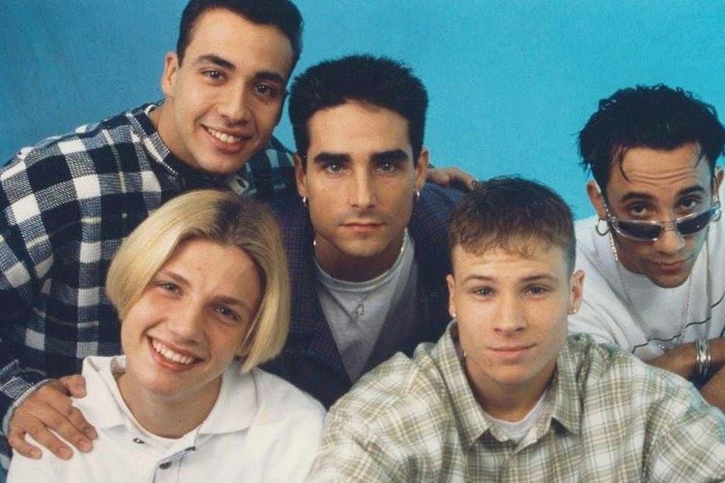 Nick Carter (abajo a la izquierda) junto a los miembros de Backstreet Boys.