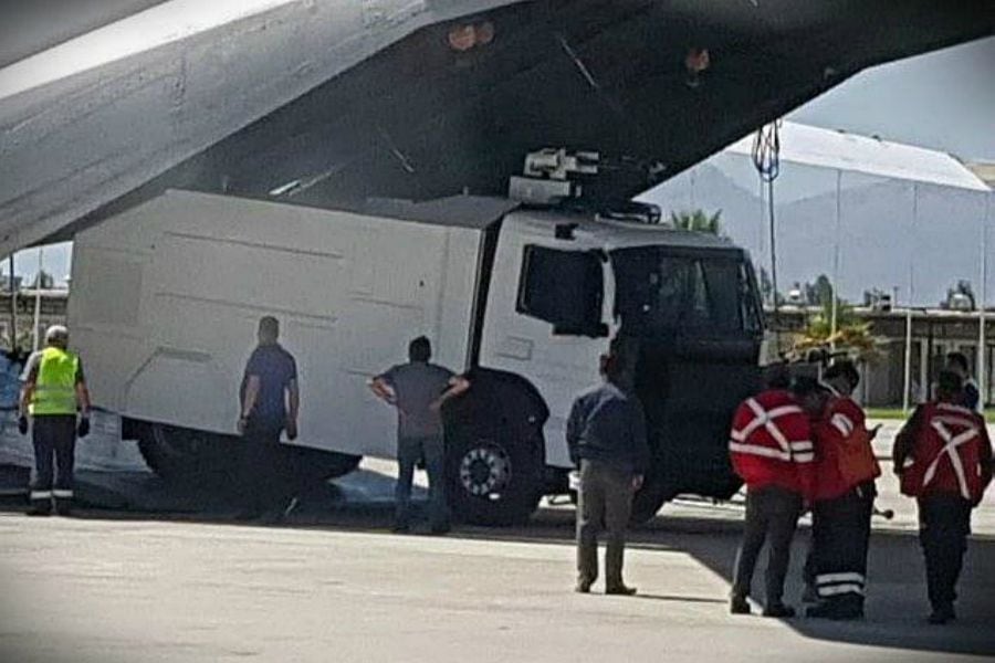 Llegan a Chile dos nuevos carros lanzaaguas desde Turquía