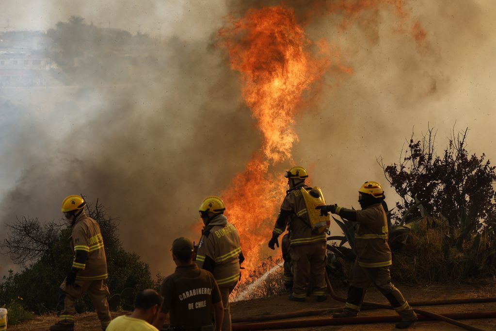 Así fue cómo el bombero imputado provocó el megaincendio que cobró más de 100 vidas. Foto: Andres Pina/Aton Chile