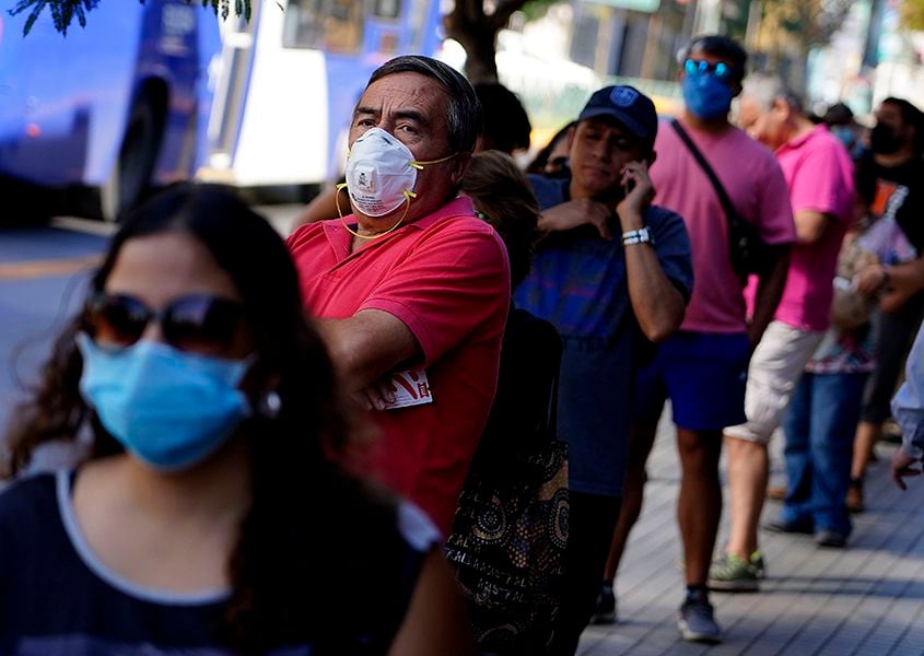 Encargado de la vacuna contra el coronavirus defiende el uso generalizado de mascarilla