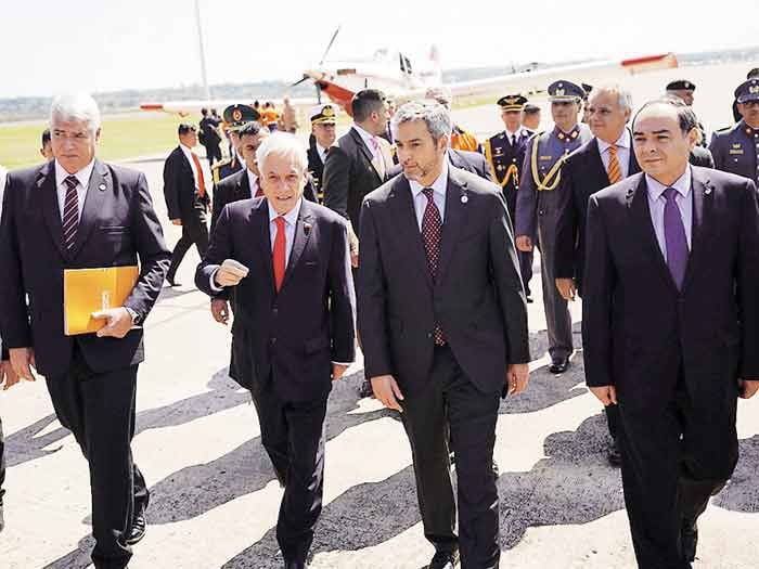 Piñera entrega avión para combatir incendios en Amazonía