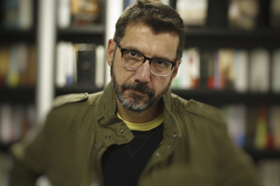 Alberto Fuguet a 30 años de Mala Onda: "Me gustaría pensar que ha envejecido bien"