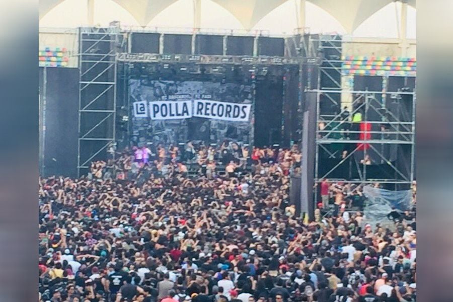 Fanáticos de "La Polla Records" dejaron la escoba en su último show