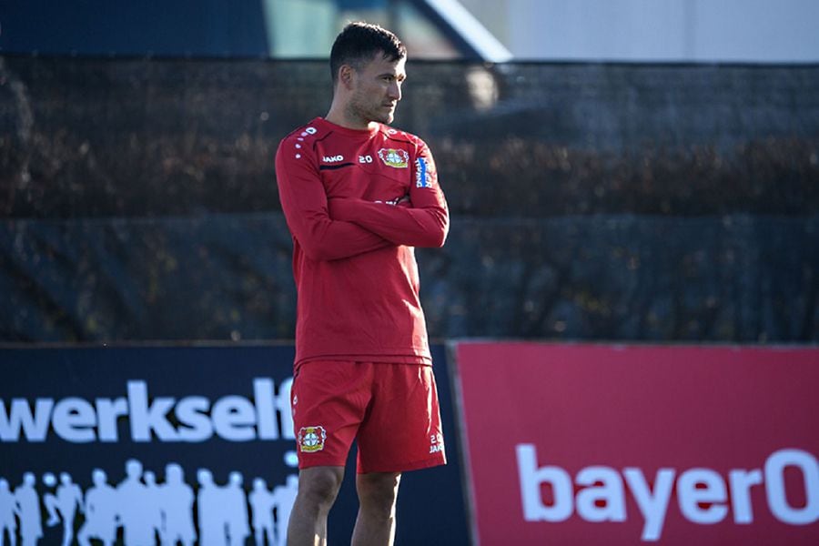 El amargo fin de año que vive Charles Aránguiz en el Bayer Leverkusen