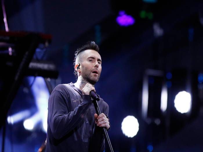 "¡Es una mier...!": la furiosa reacción de Maroon 5 tras presentación en Viña