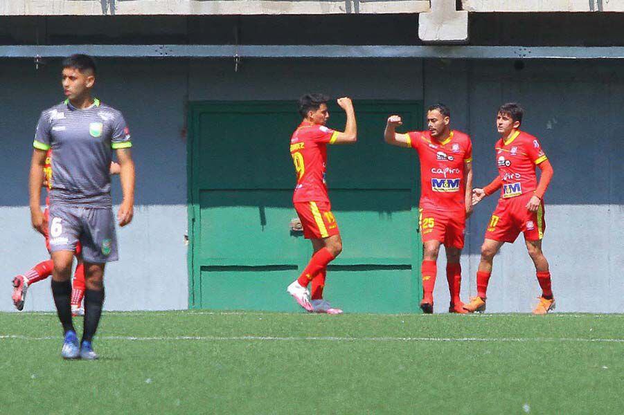 Francisco Román, el delantero que regresó al fútbol con gol después de ser andamiero