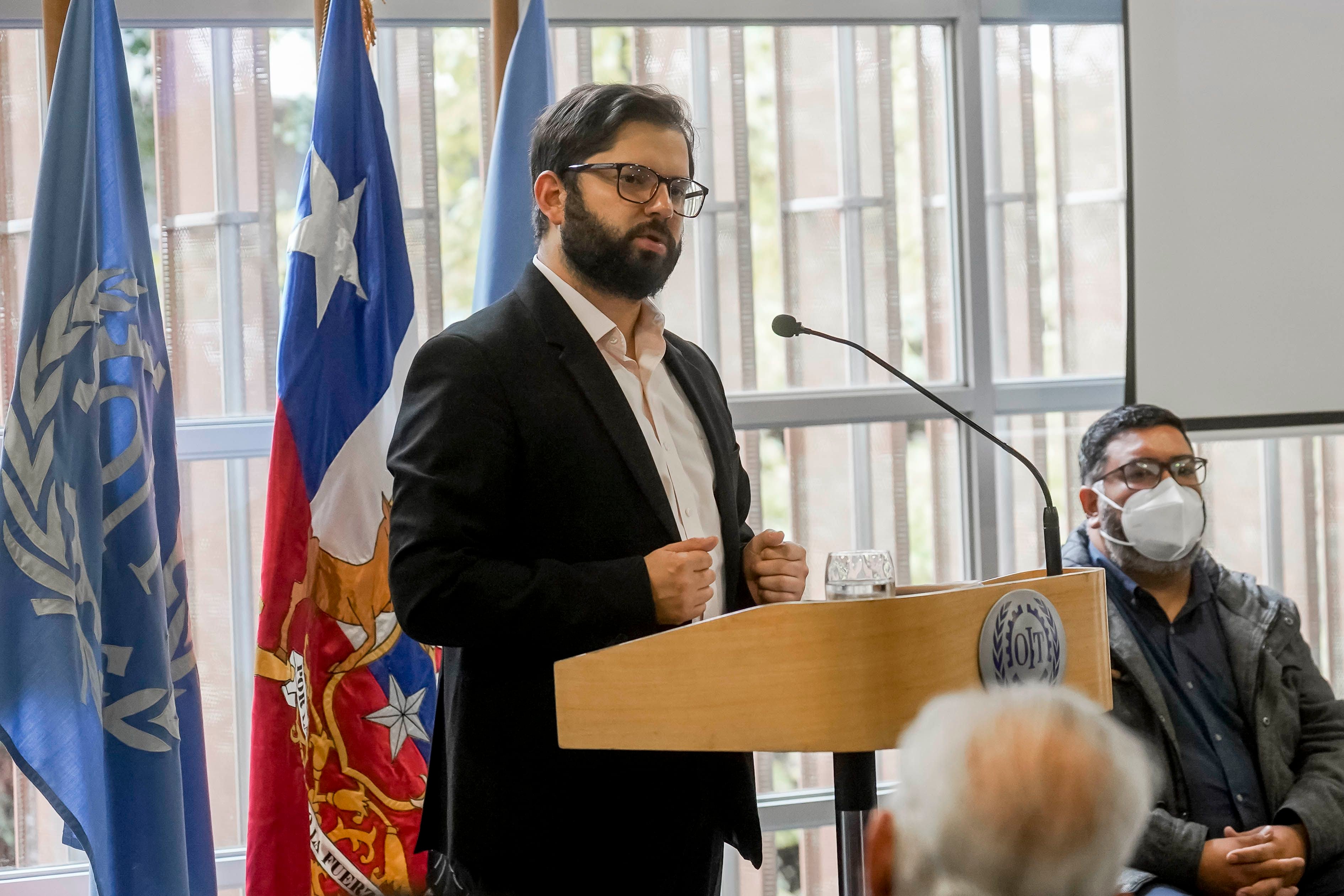 GABRIEL BORIC PARTICIPA DE DIALOGO SOCIAL