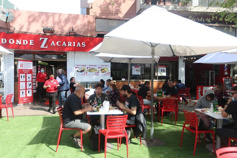 Comensales llenaron las fuentes de soda y boliches del centro